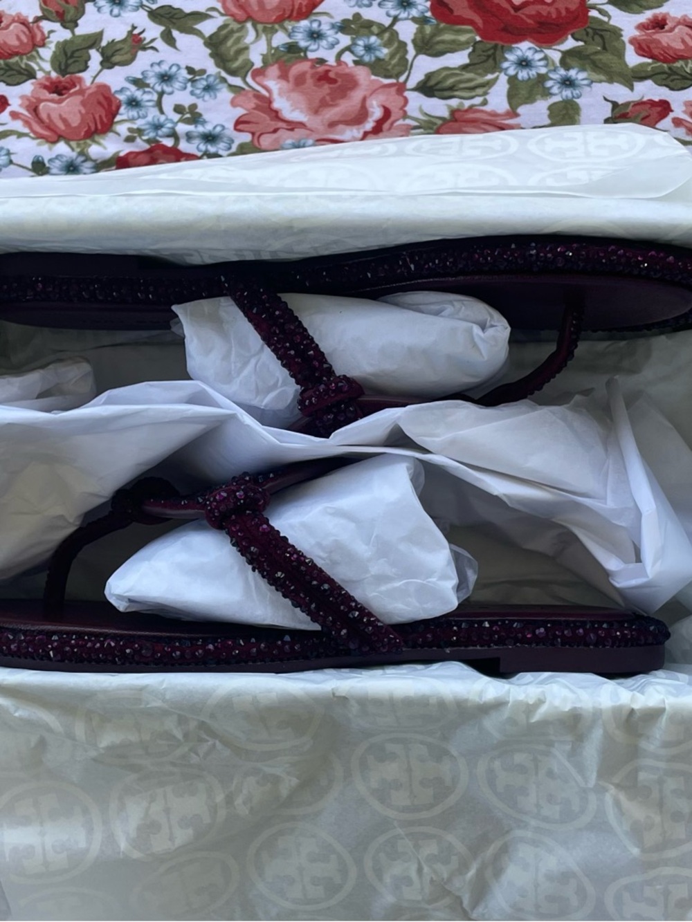 **MOTHERS DAY SPECIAL**Tory Burch Pave Knotted Millers in ‘Dark Carmine’ size 6 - Picture 6 of 10
